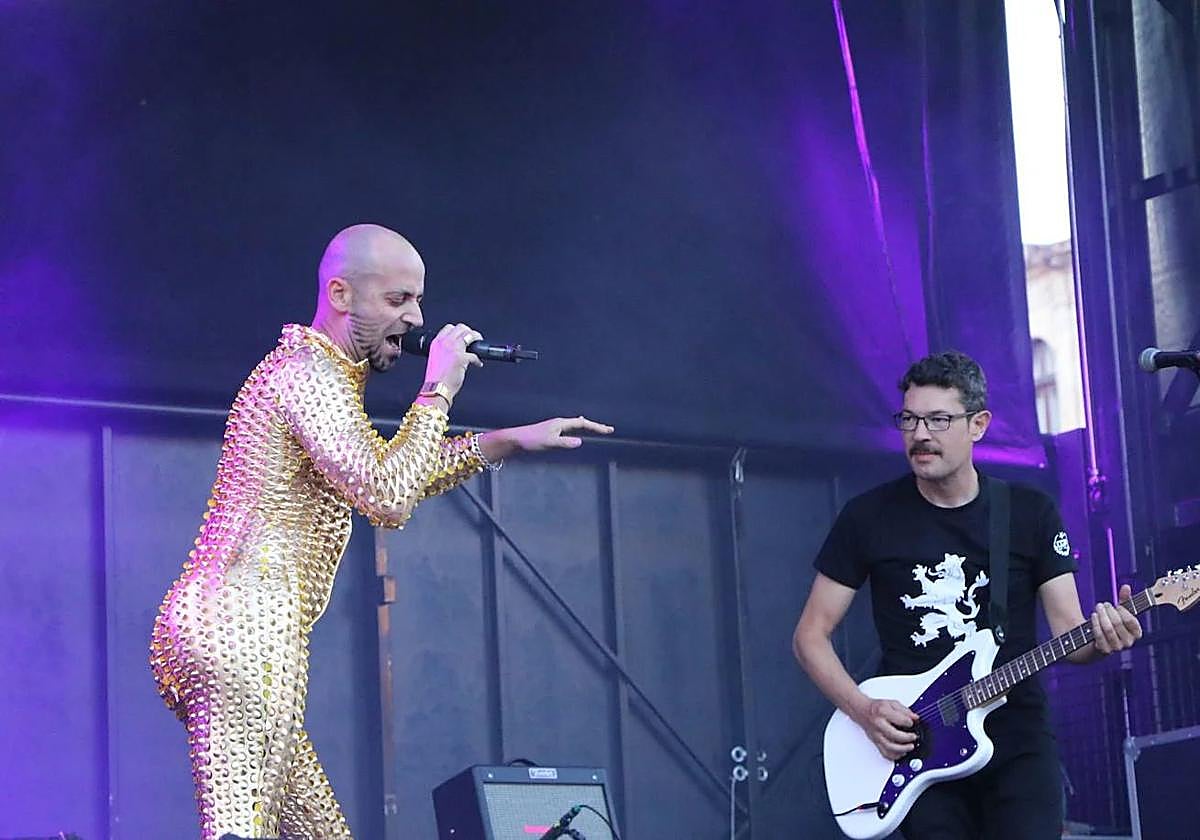 Catalina Grande Piñón Pequeño actúan en el Cecina Fest.