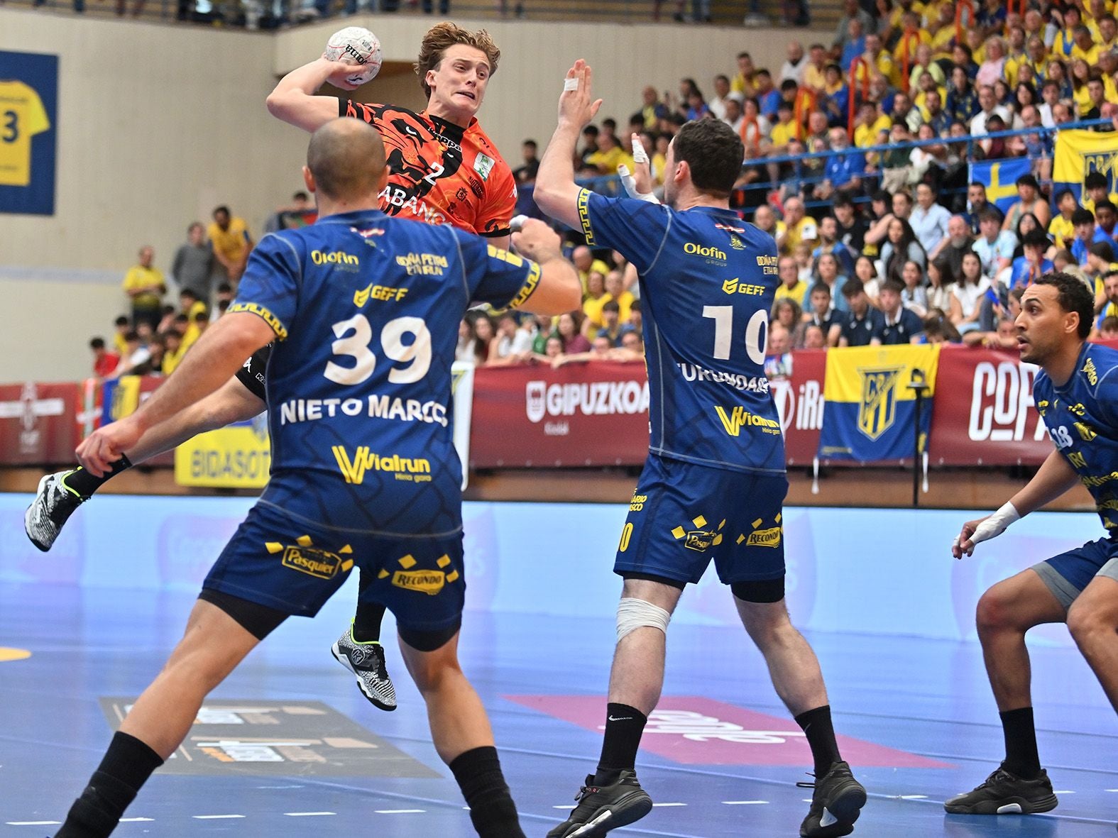 Las mejores imágenes del Bidasoa Irún-Abanca Ademar de Copa del Rey