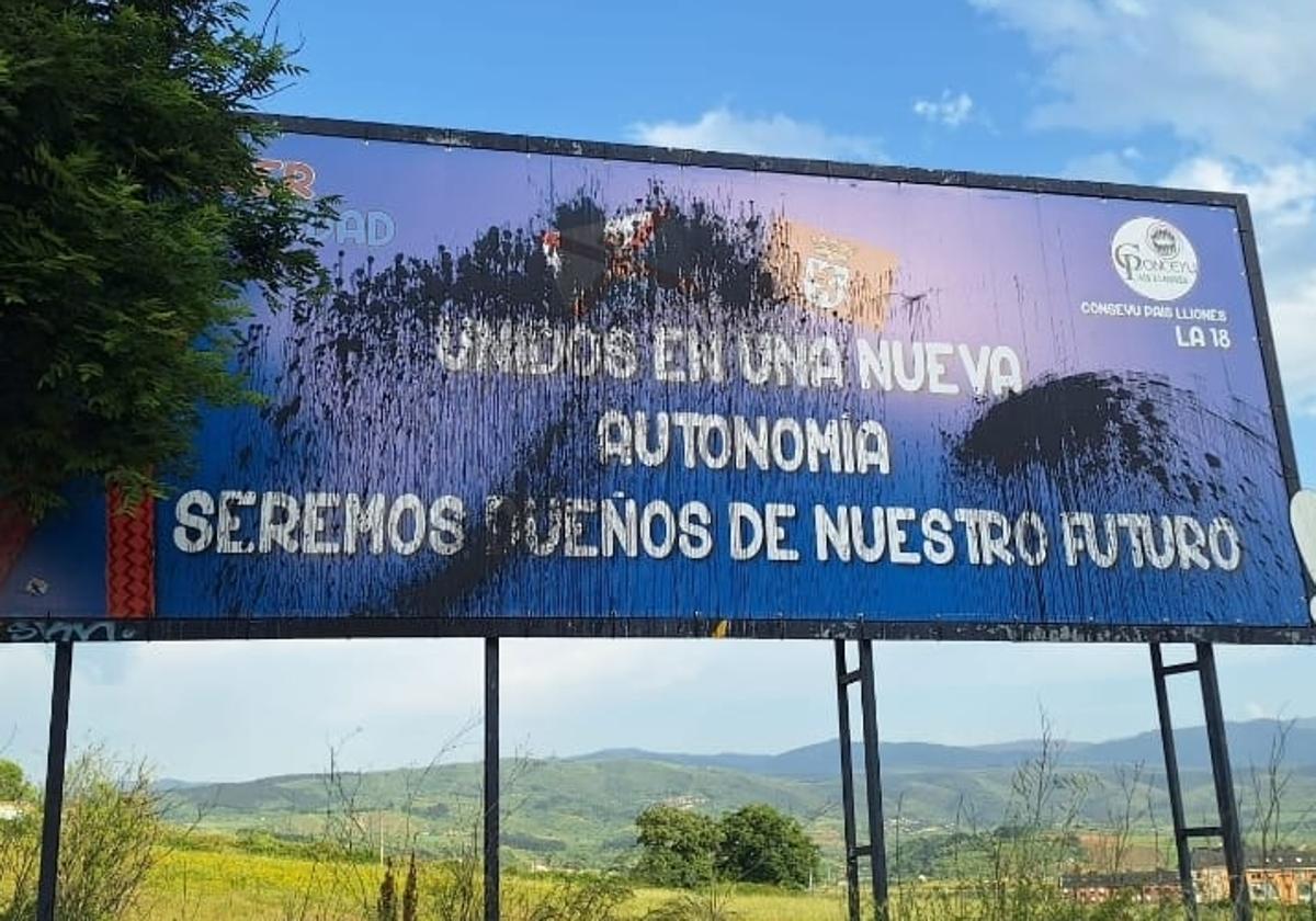 Ataques vandálicos a vallas leonesistas: «Es un atentado contra la libertad de expresión»