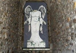 Un ángel sin cabeza para representar «el anonimato y el olvido»