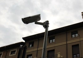 Cámara en el acceso a la calle San Agustín.