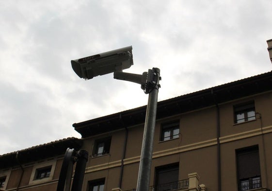 Cámara en el acceso a la calle San Agustín.