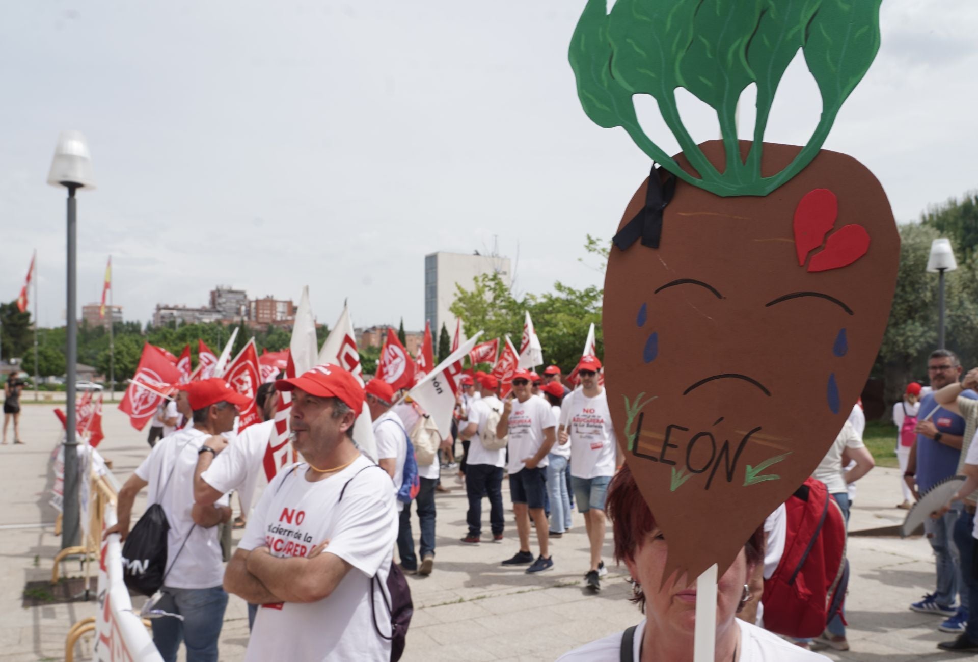 Los trabajadores de Azucarera se concentran ante las Cortes