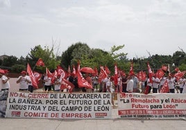 Los trabajadores de Azucarera se concentran ante las Cortes