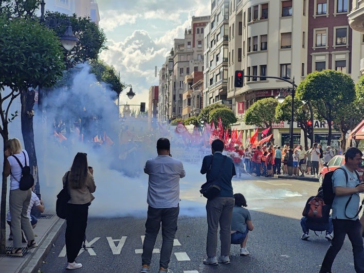Manifestación por el cierre de Azucarera en La Bañeza en las calles de León.