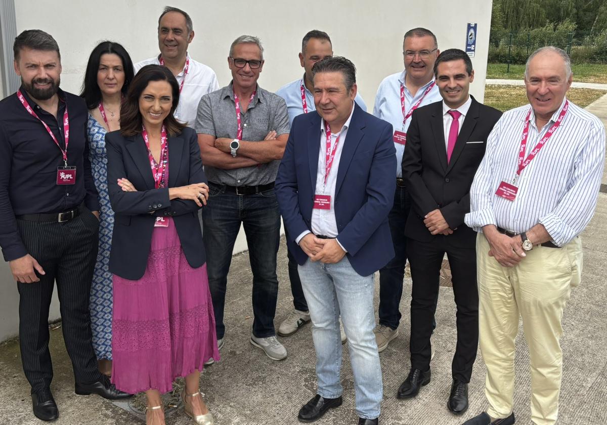 Luis Mariano Santos junto a otros miembros de UPL.