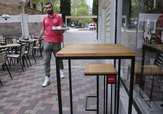 Servicio de terraza en un bar de Salamanca.