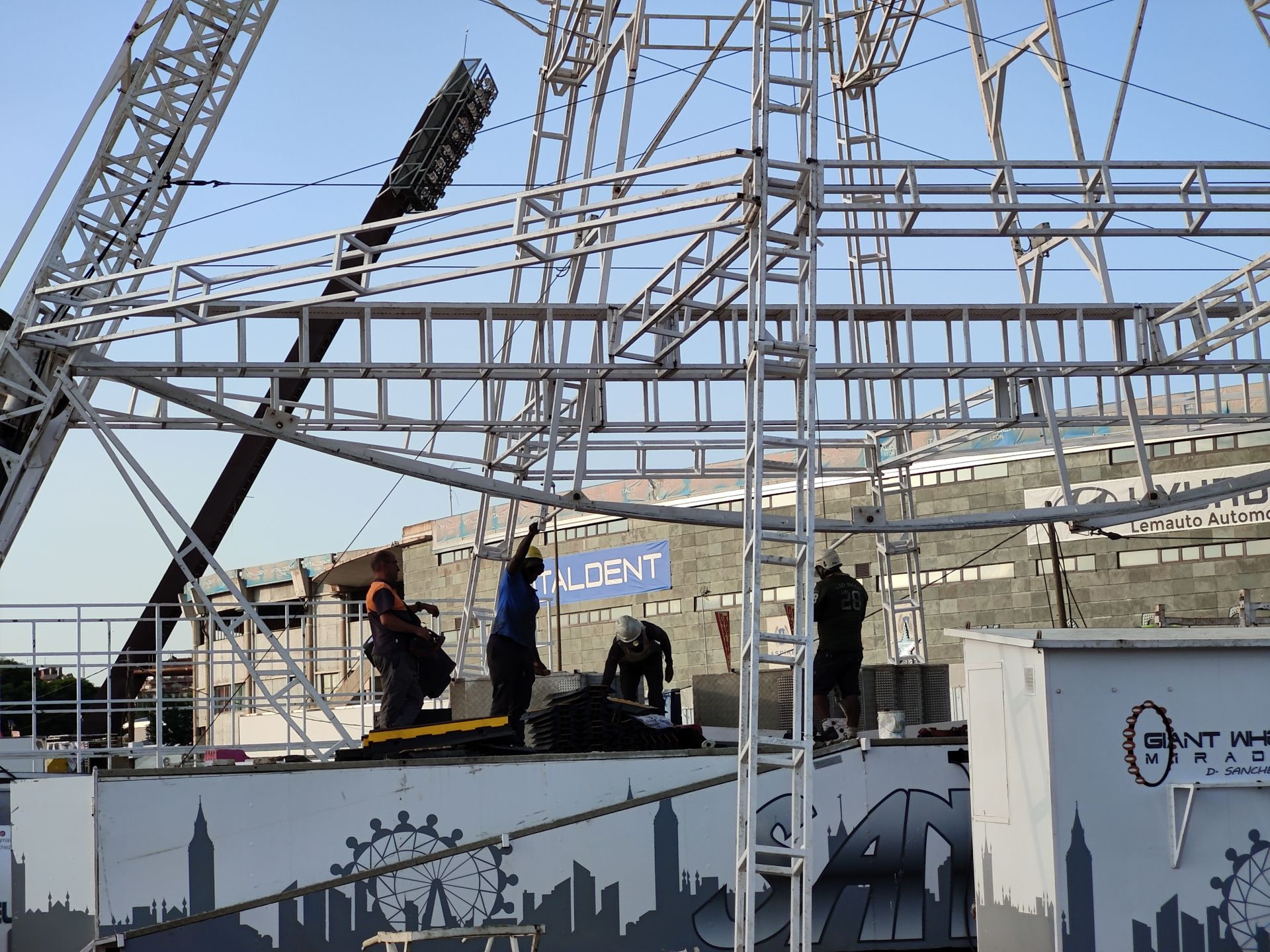 León se prepara para las fiestas de San Juan y San Pedro
