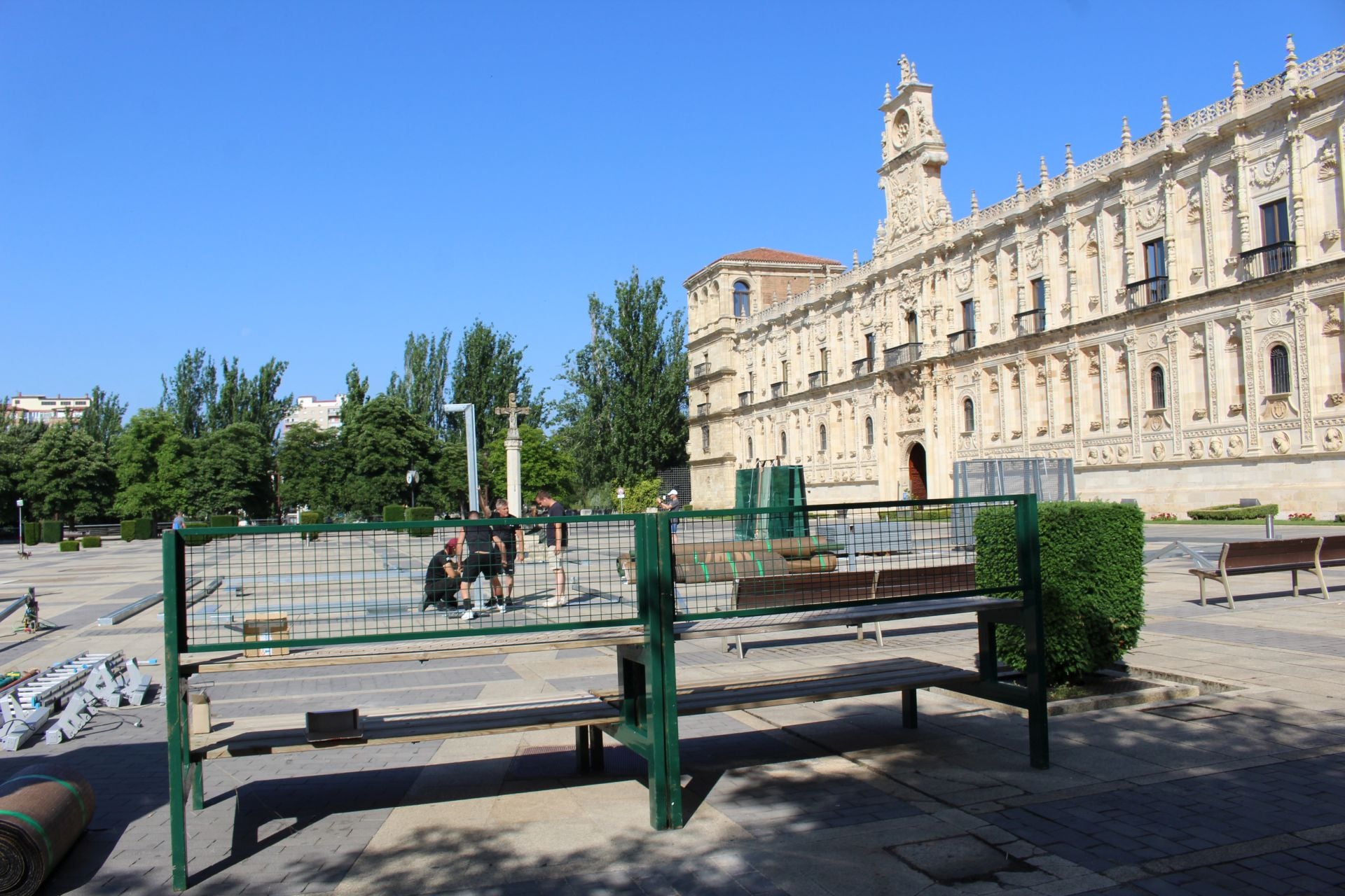 León se prepara para las fiestas de San Juan y San Pedro