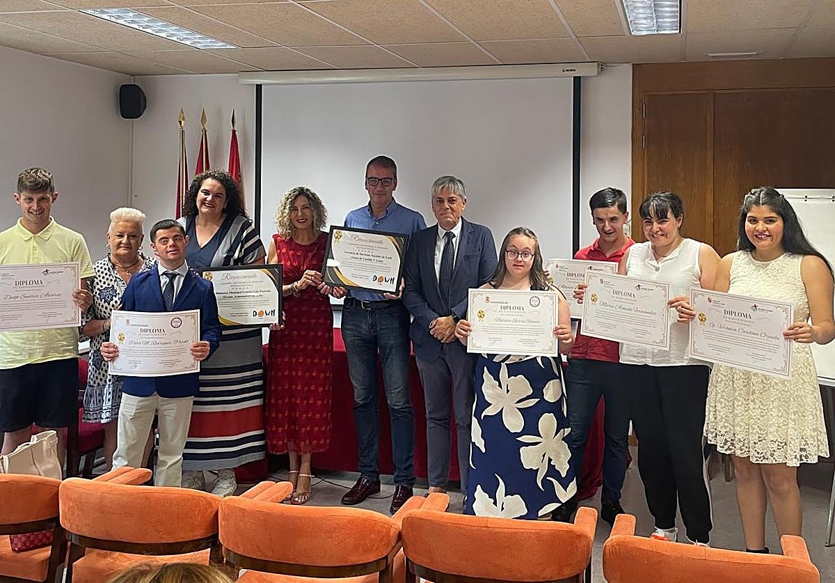 Siete usuarios de Amidown reciben sus títulos tras completar un ciclo de formación