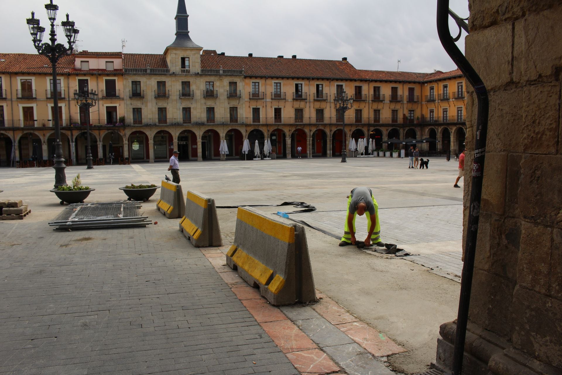 Así está la plaza Mayor de León antes de fiestas