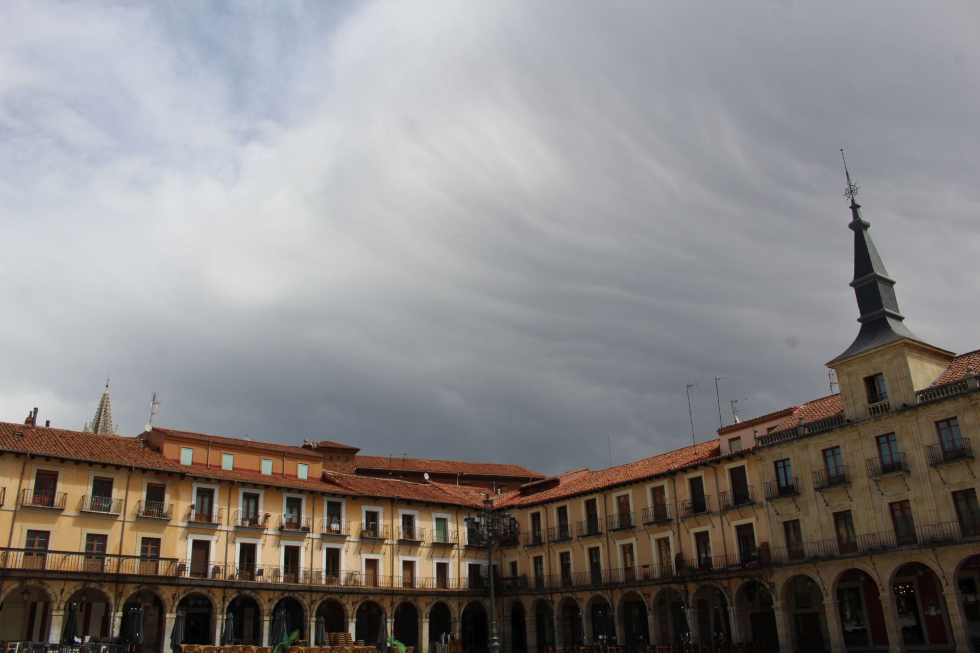 Así está la plaza Mayor de León antes de fiestas