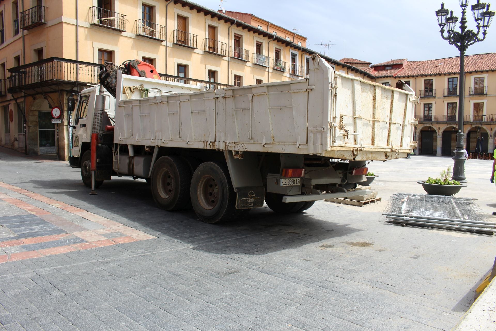 Así está la plaza Mayor de León antes de fiestas