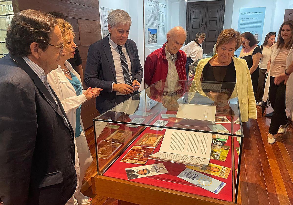 Imagen principal - El Archivo Histórico Provincial expone &#039;Leoneses y política de Estado&#039; una muestra que recoge documentos desde las Cortes de Cádiz hasta la democracia