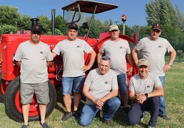 De San Román a Santiago: El Camino de siete amigos en tractor