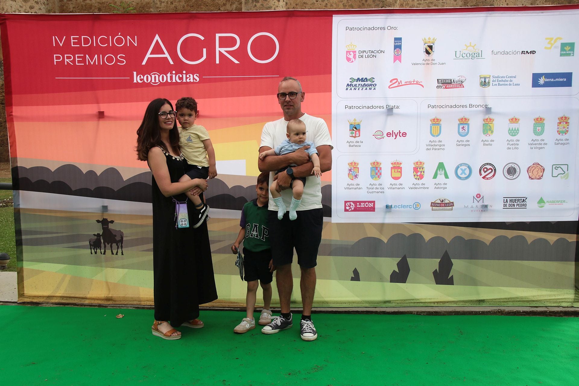 Lorena Santiago, Gael, Saúl y Biel Gallego y Javier Gallego (Premio Emprendedor)