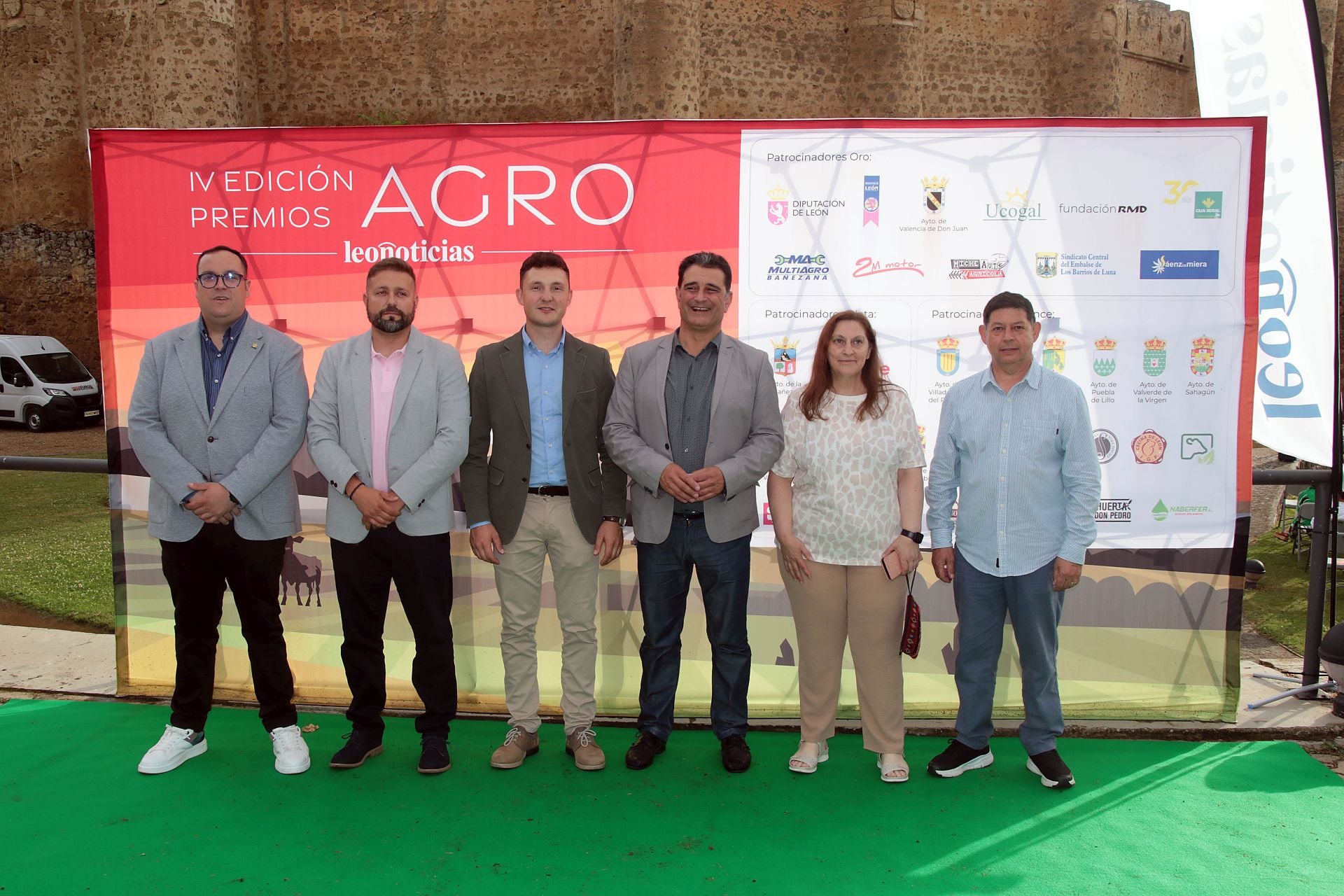 Iván Jesús Martínez, René Rodríguez, Ángel Pérez, Ricardo Barrientos, Petra Raneros, José Jimenez. (Equipo de gobierno del Ayuntamiento de Valencia de Don Juan)
