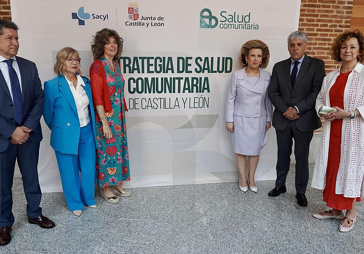 La gerente regional de Salud, Violeta Martínez Pindado, presenta el Plan de Estrategia de Salud Comunitaria.