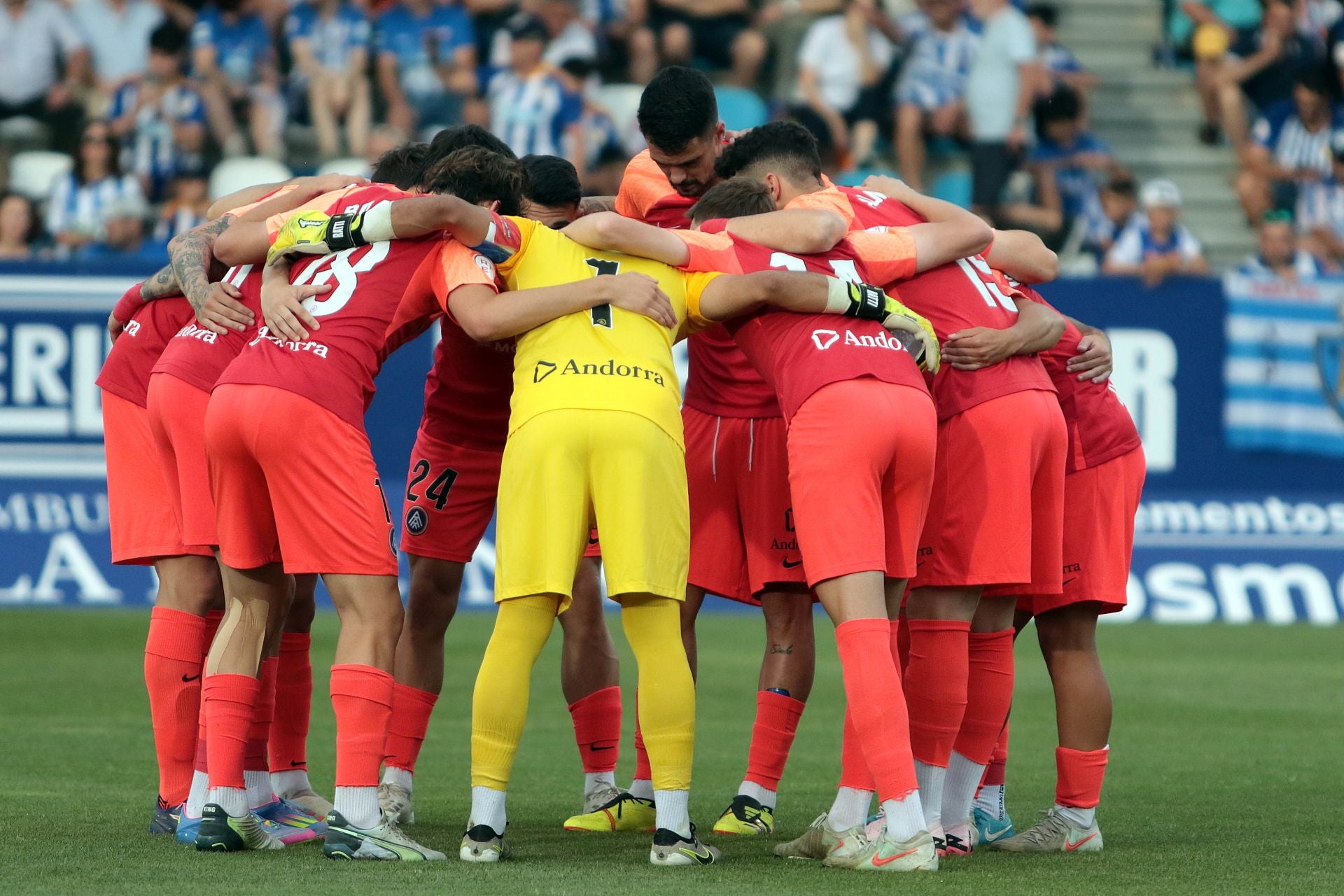 Las imágenes del cruel desenlace de la Deportiva ante el Andorra