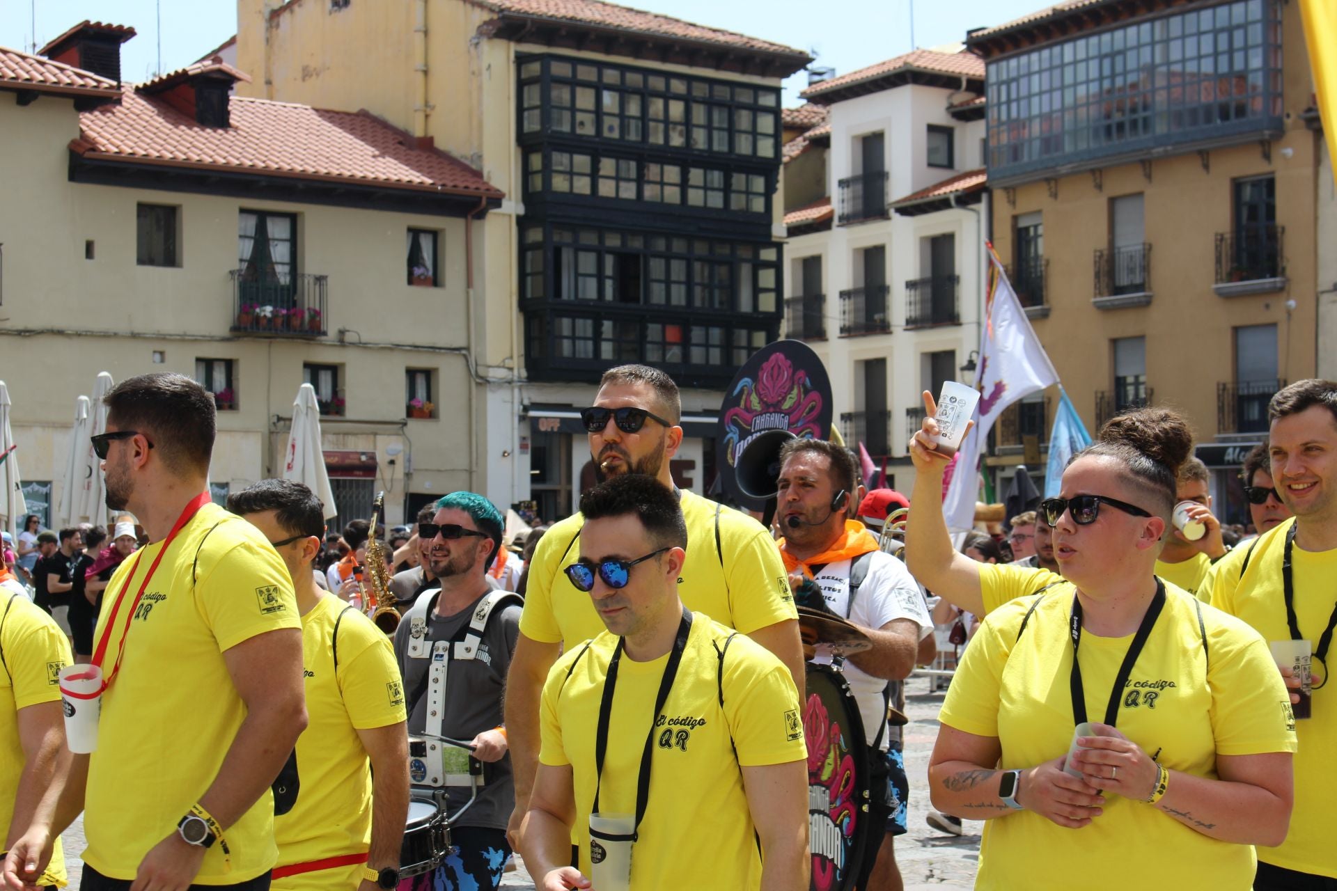 Las imágenes del desfile de peñas en León