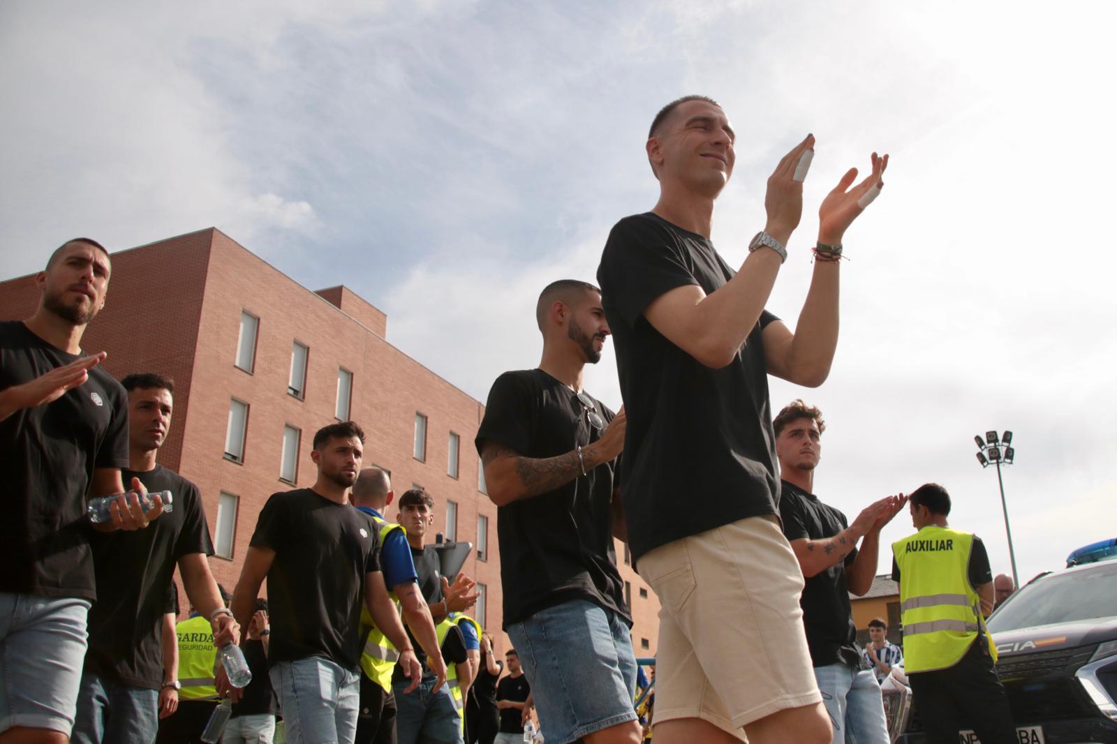 Las imágenes del recibimiento a la Deportiva en El Toralín
