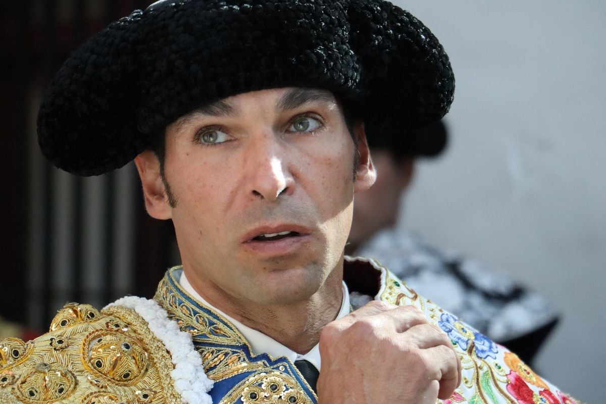 Puerta grande para Morante y El Fandi en León, mientras que Cayetano se despide en silencio