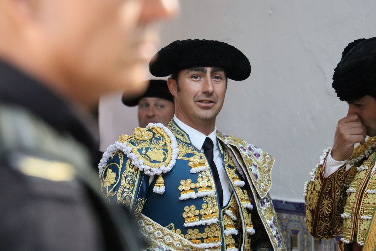 Puerta grande para Morante y El Fandi en León, mientras que Cayetano se despide en silencio