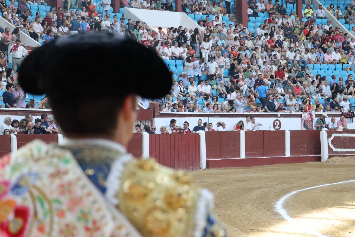 Puerta grande para Morante y El Fandi en León, mientras que Cayetano se despide en silencio