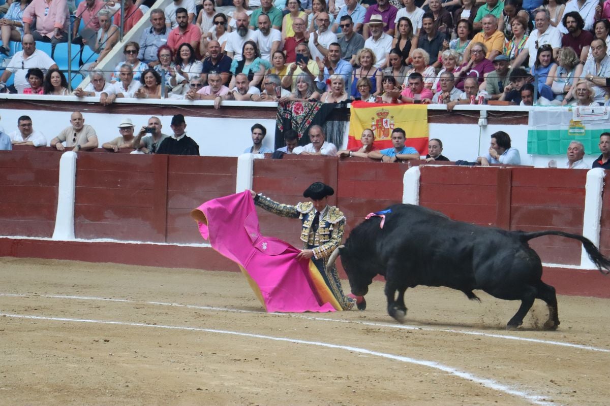 Puerta grande para Morante y El Fandi en León, mientras que Cayetano se despide en silencio