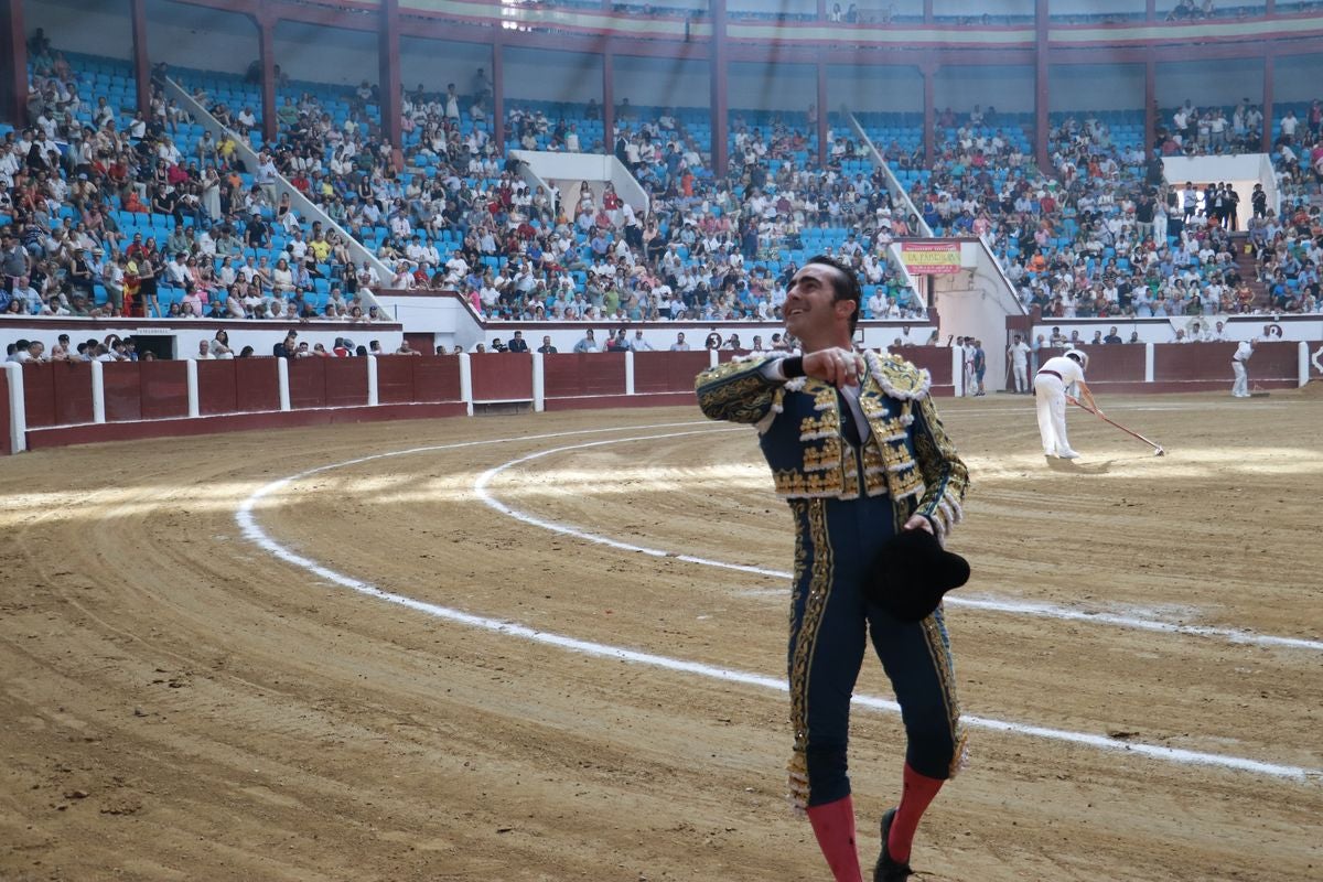Puerta grande para Morante y El Fandi en León, mientras que Cayetano se despide en silencio