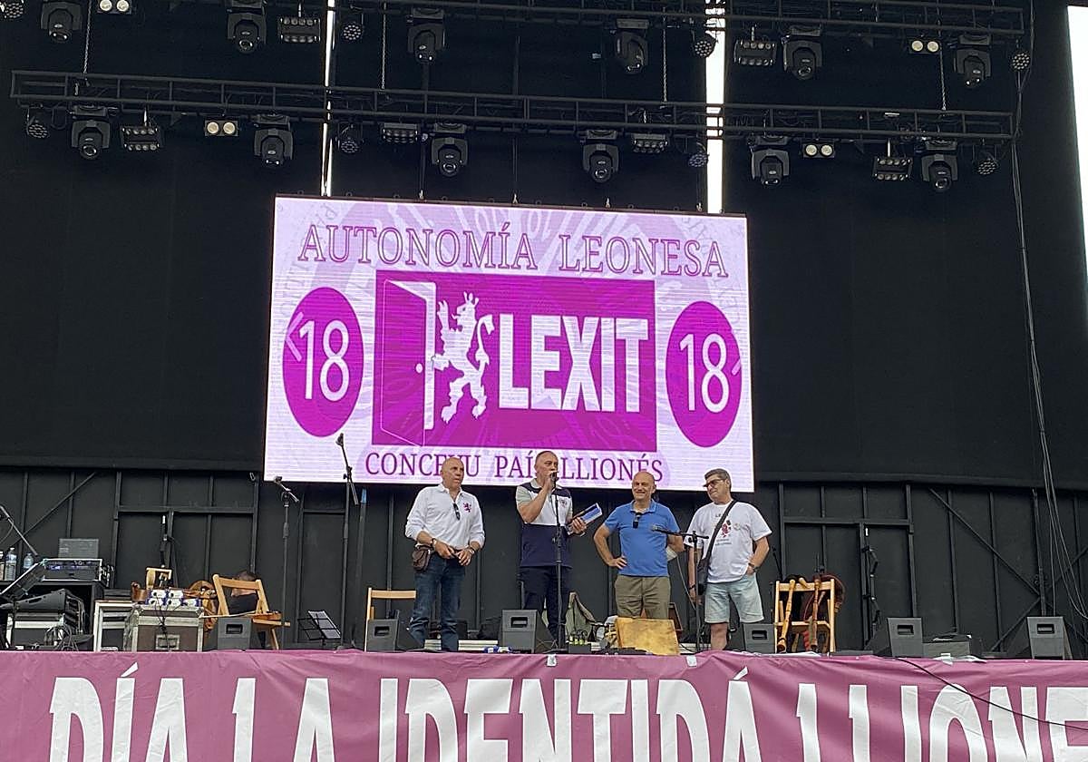 Txebe, José Benito Mateos Pascual, agradeciendo el reconocimiento a su familia y, en especial, a su madre.