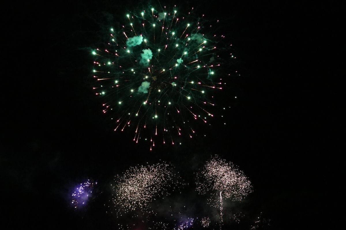 Las mejores imágenes de los fuegos artificiales de la noche de San Juan