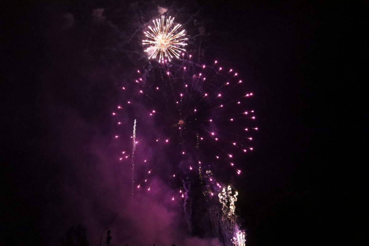 Las mejores imágenes de los fuegos artificiales de la noche de San Juan