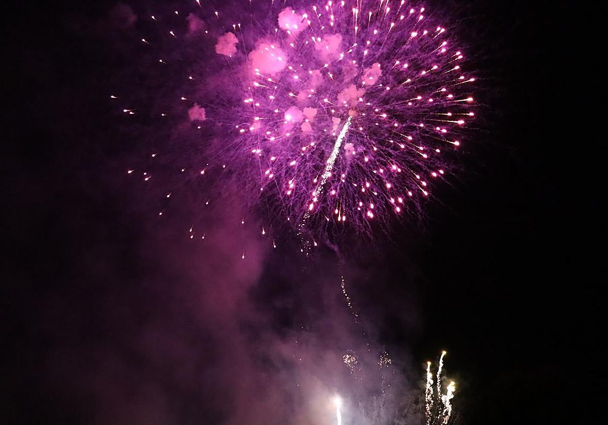 Las mejores imágenes de los fuegos artificiales de la noche de San Juan