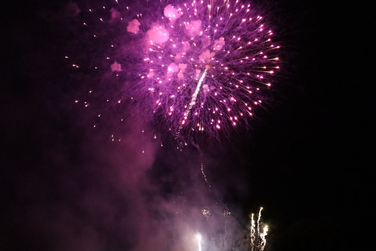 Las mejores imágenes de los fuegos artificiales de la noche de San Juan