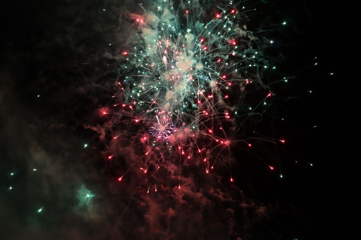 Las mejores imágenes de los fuegos artificiales de la noche de San Juan