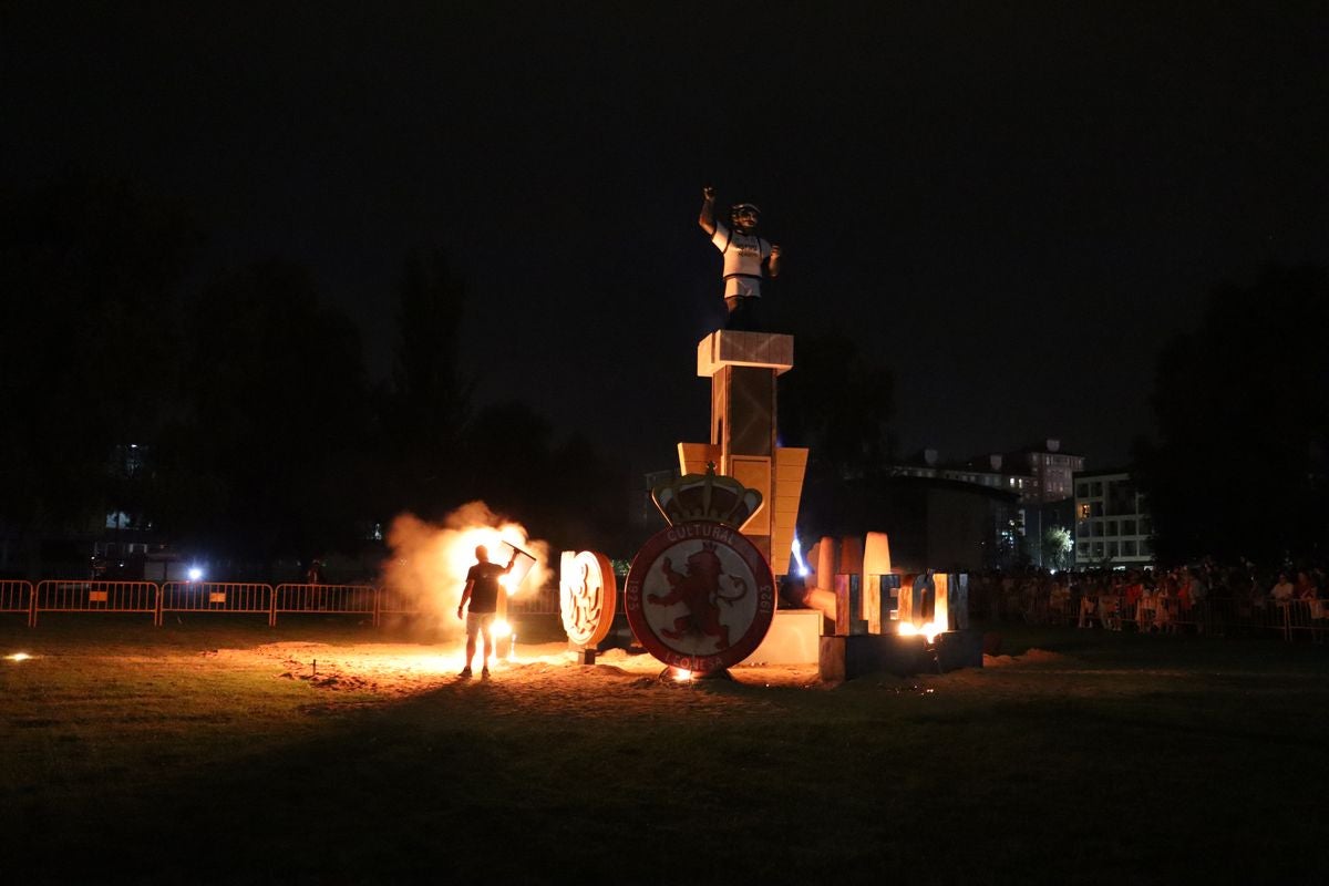 Las mejores imágenes de la hoguera de San Juan en León
