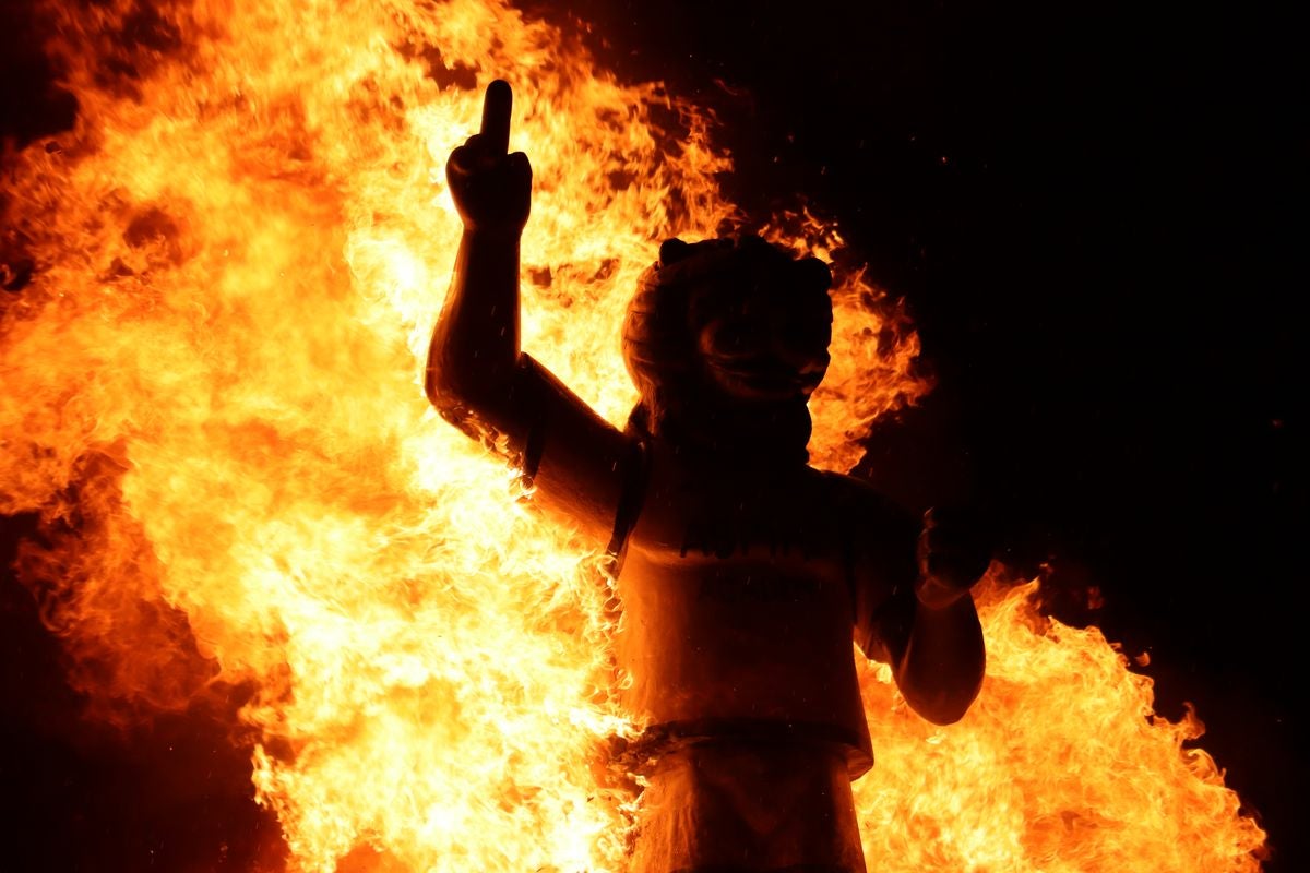 Las mejores imágenes de la hoguera de San Juan en León