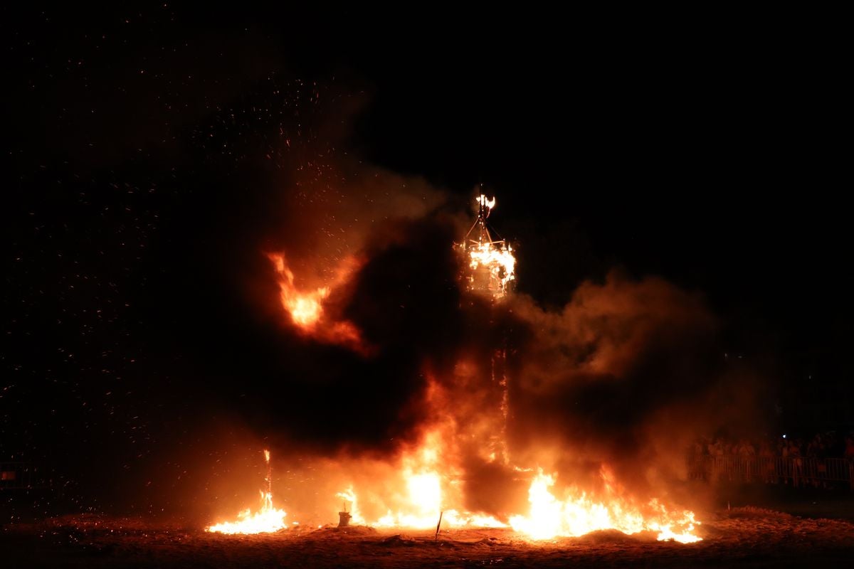 Las mejores imágenes de la hoguera de San Juan en León