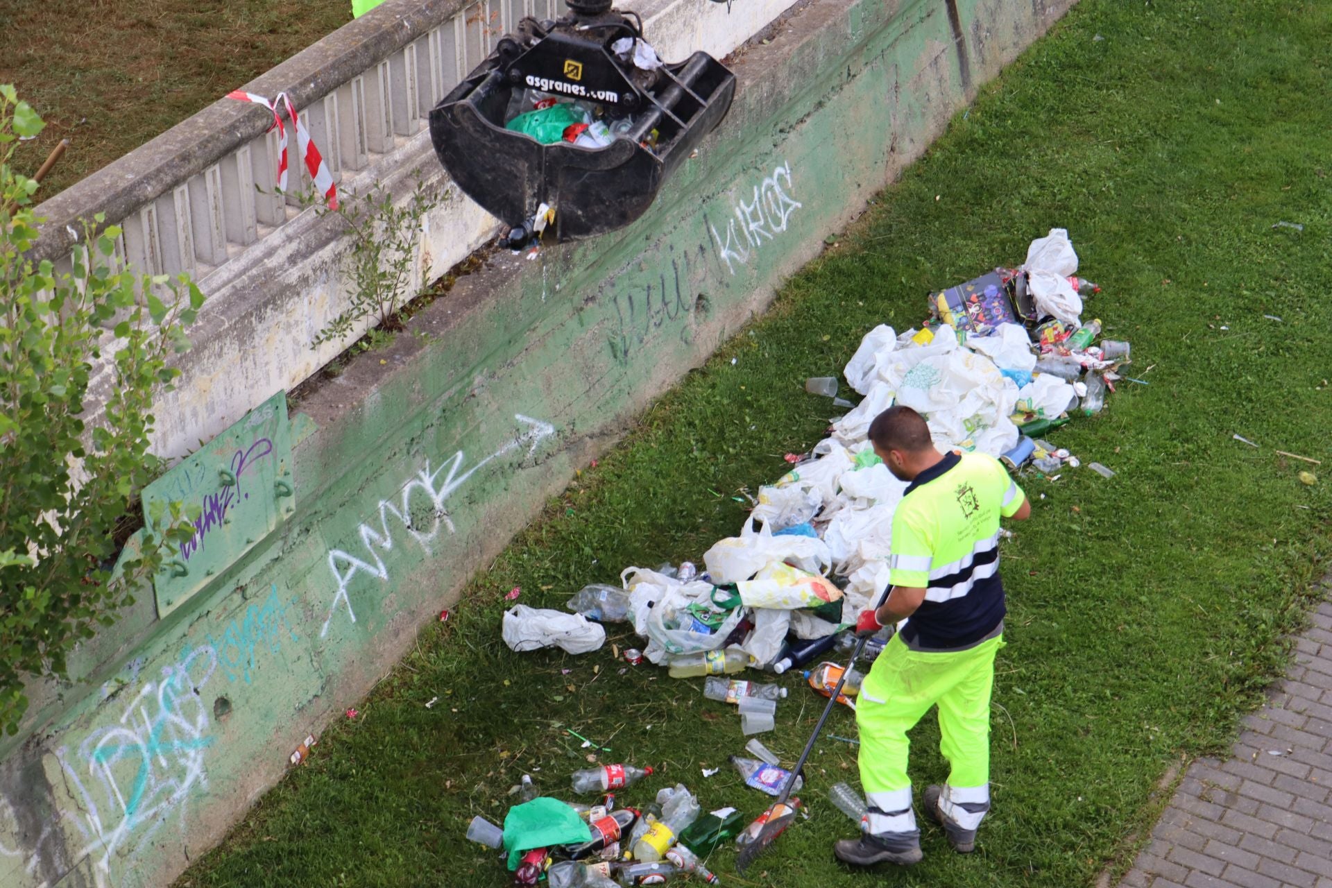 Las imágenes de la resaca de la noche de San Juan