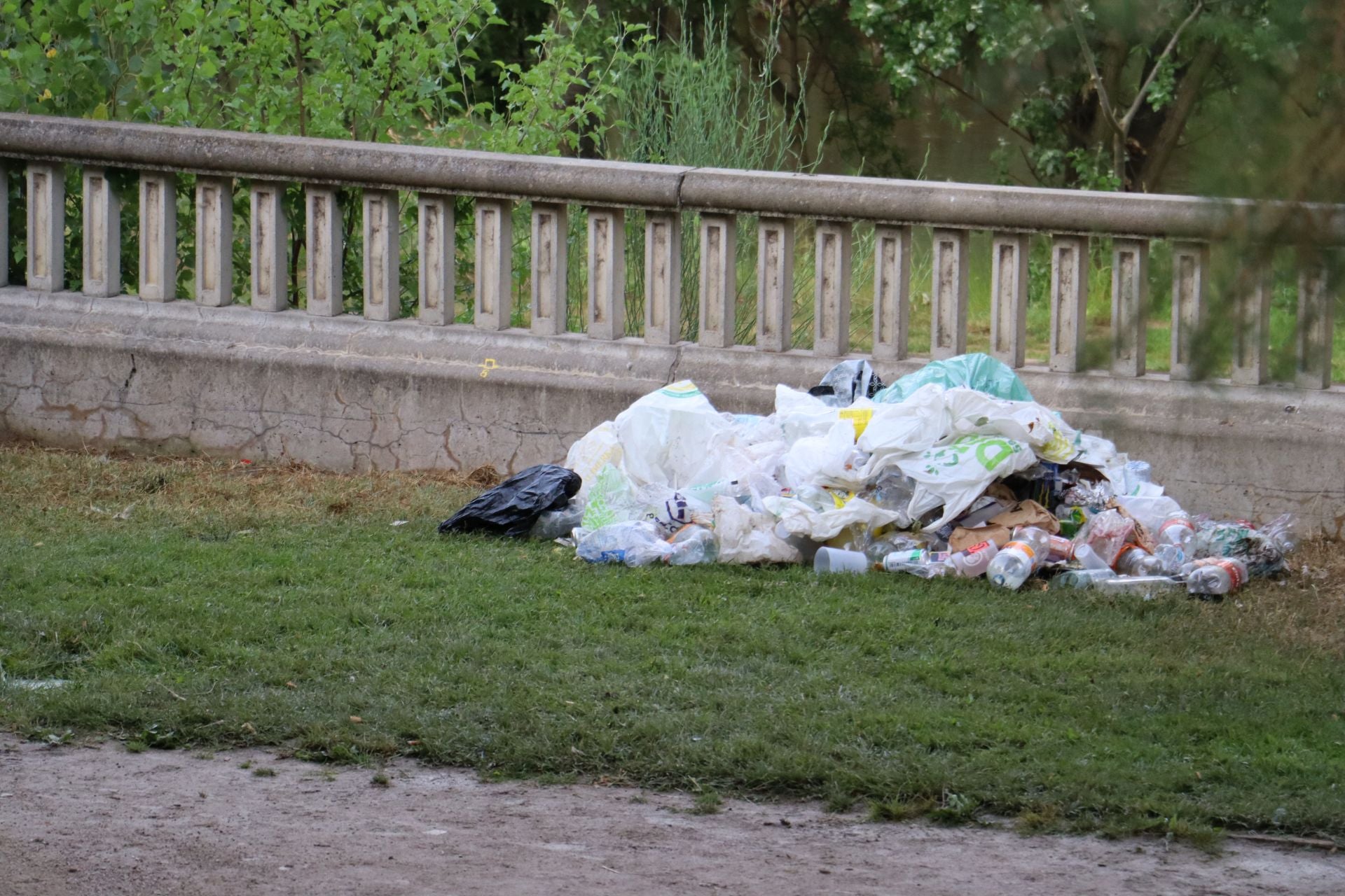 Las imágenes de la resaca de la noche de San Juan