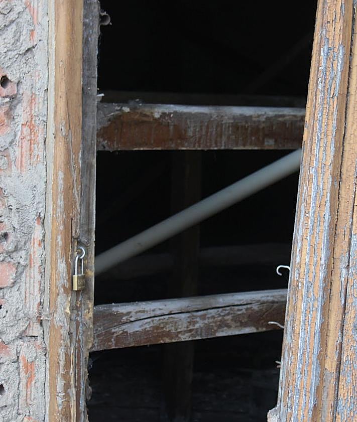 Imagen secundaria 2 - Vistas del estado actual del exterior del edificio de Bodegas Armando en León.