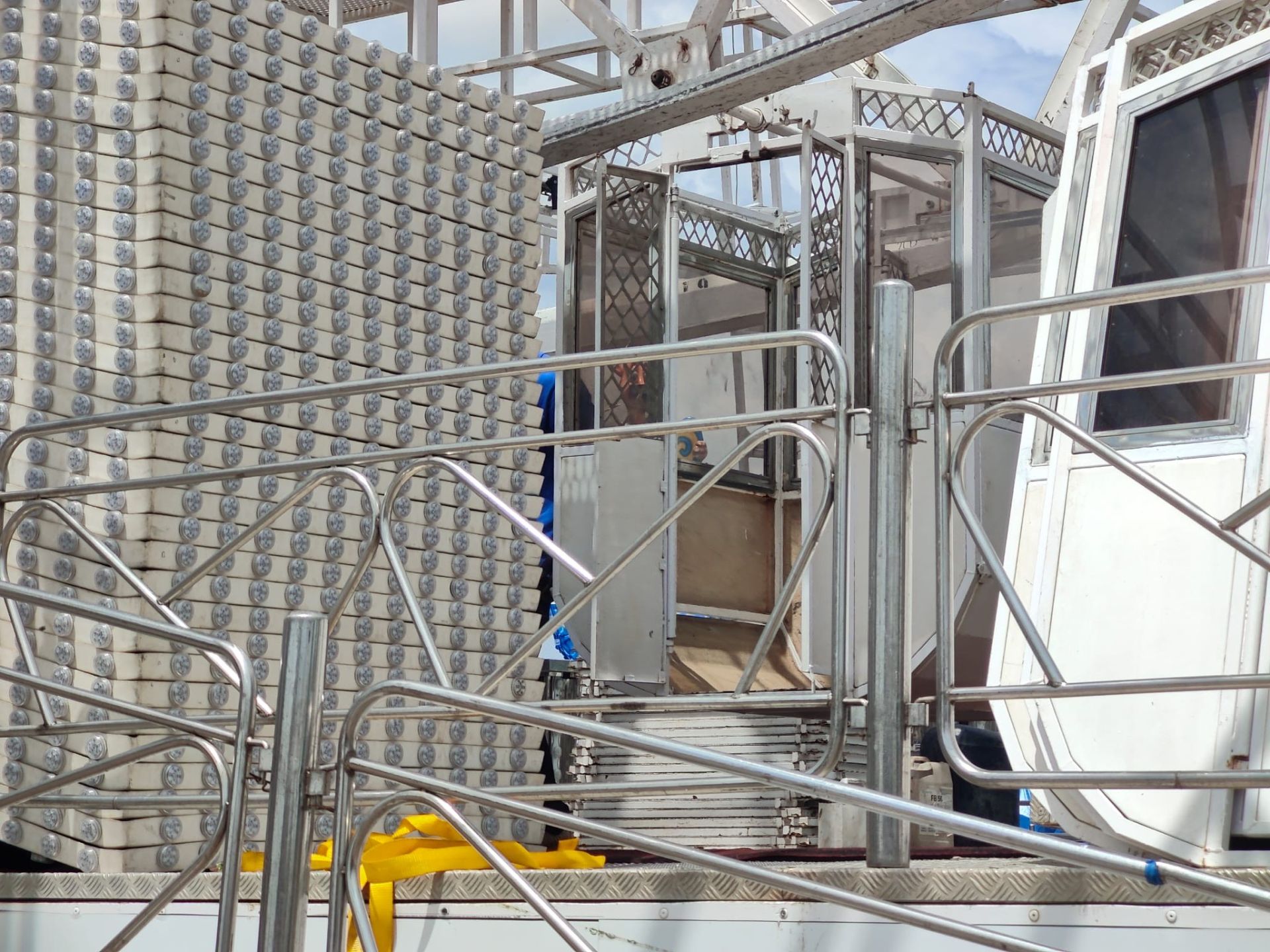 Las imágenes de la noria del Real de la Feria de León, tras la tormenta