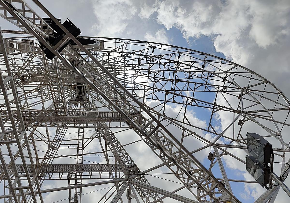 El recinto del Real de la Feria recupera la normalidad, tras la tormenta