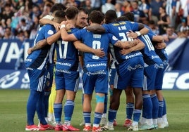 Los jugadores de la Deportiva, en el último partido de la temporada.