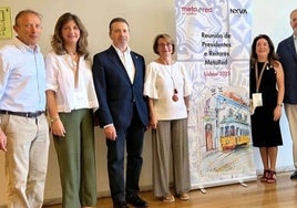 La rectora con miembros de la Red.
