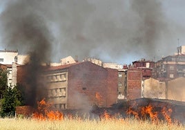 Incendio en un solar de La Palomera.