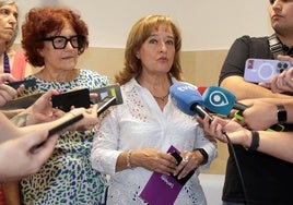 Ana del Ser este lunes en su visita al Centro Atiendo de León.