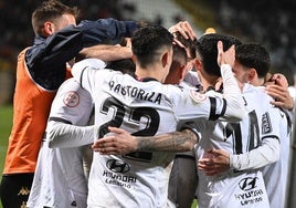 Los jugadores de la Cultural celebran un gol.