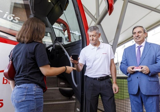 Inicio de la gratuidad en el transporte para menores de 15 años.